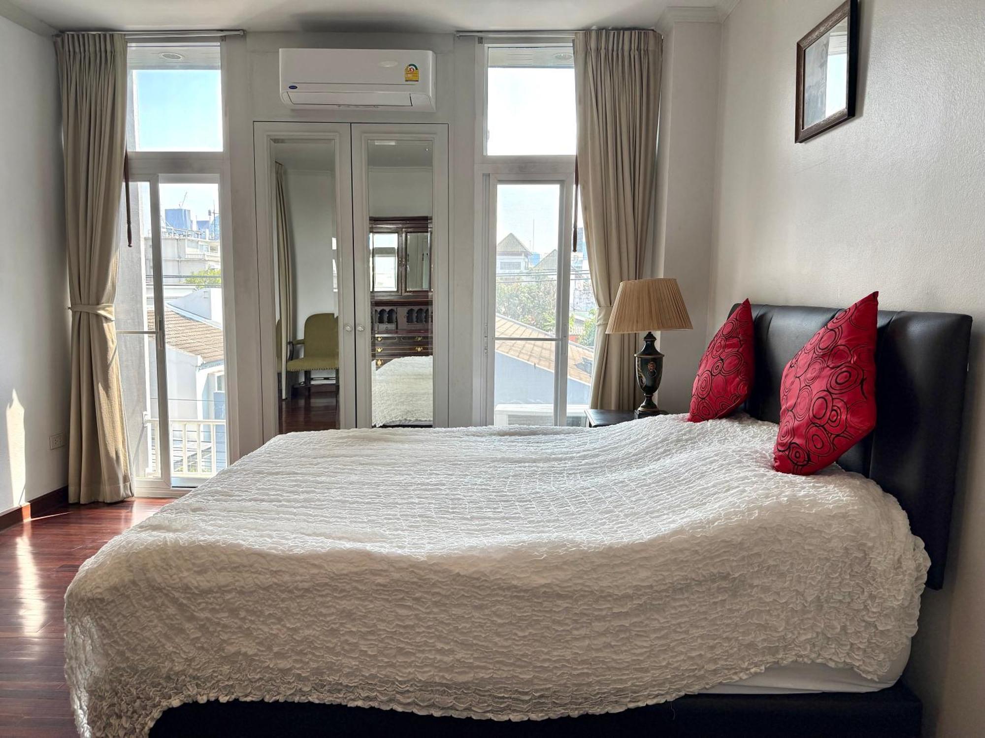 Samsen Suites Spacious 2Br Contemporary Thai Style Bangkok Luaran gambar