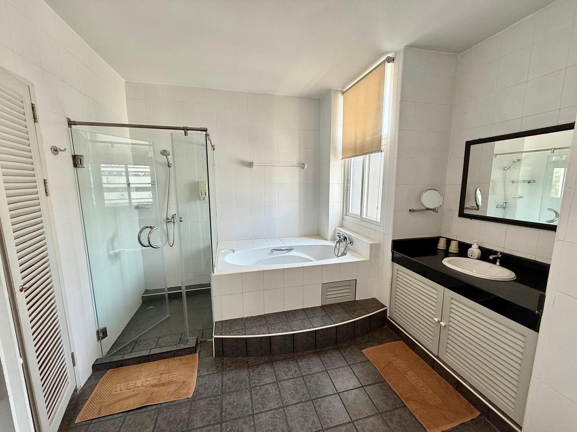 Samsen Suites Spacious 2Br Contemporary Thai Style Bangkok Luaran gambar
